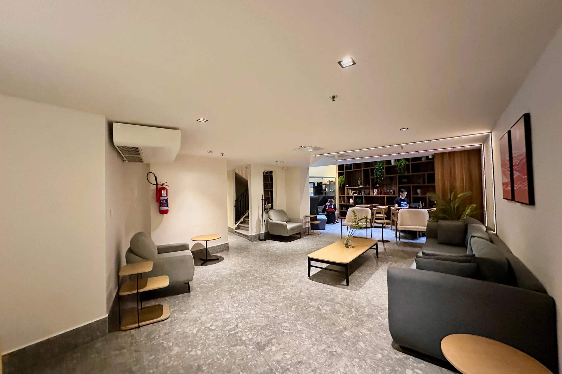 Furnished 1-bedroom apartment with a balcony grill — photo 8