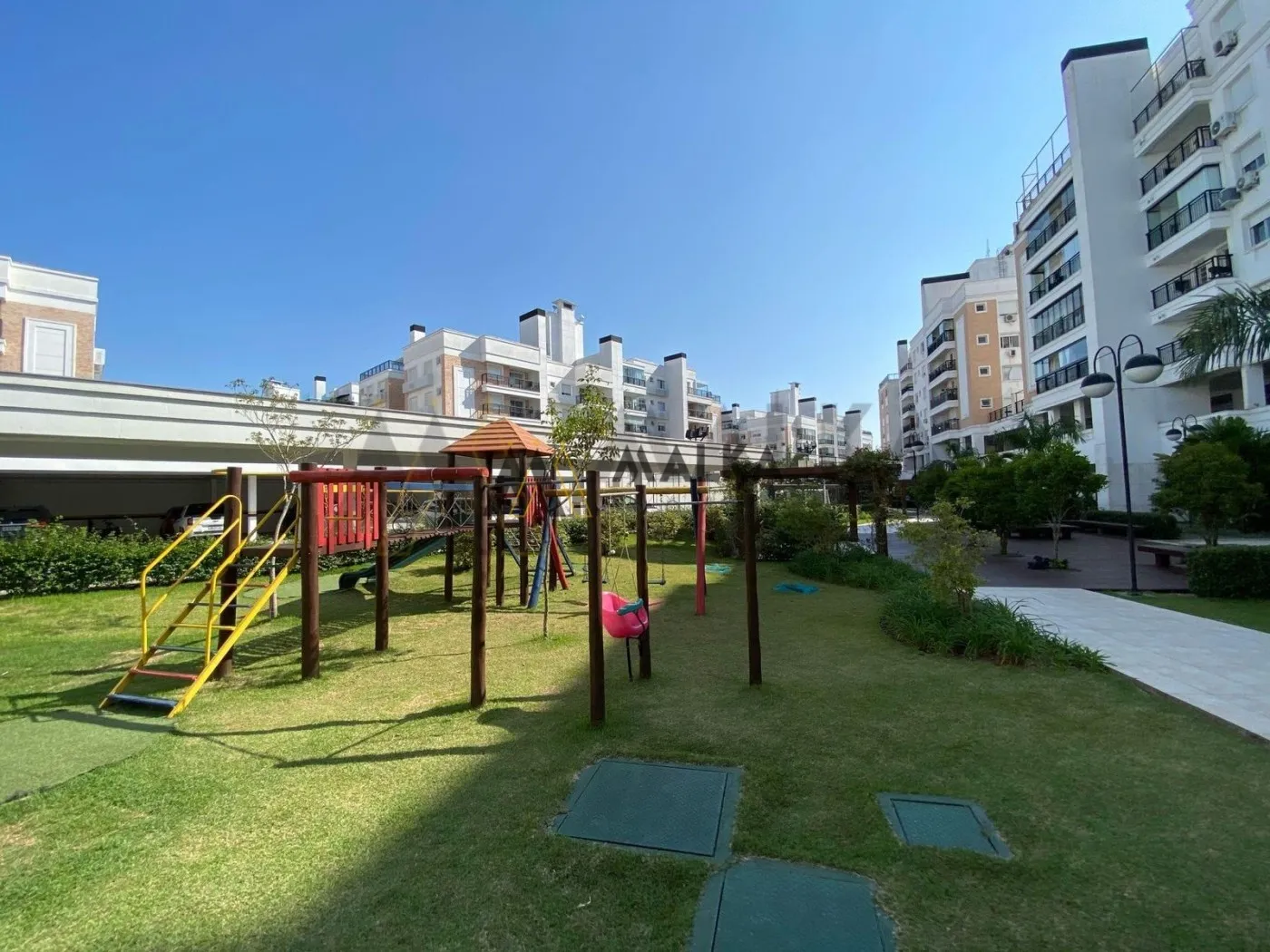 337 m² unfurnished apartment with 3 en-suite rooms — photo 24