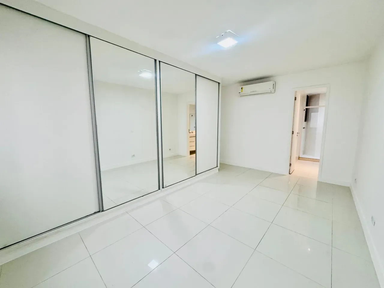 Penthouse with 4 bedrooms and 5 bathrooms plus 4 parking — photo 27