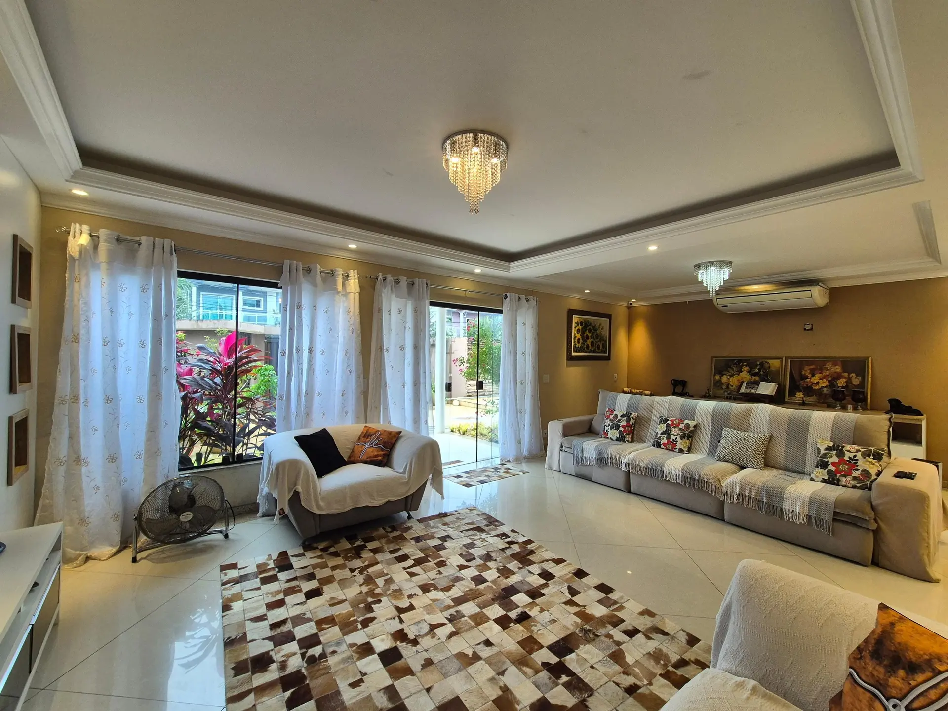 Jacuzzi in a 3-bedroom house, 400 m² — photo 23