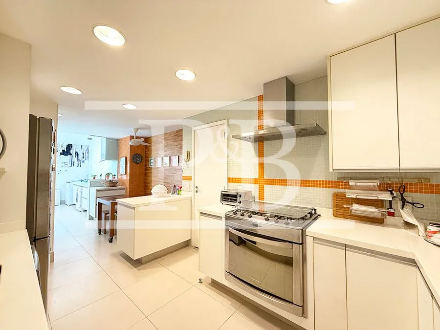 Apartamento de 3 dormitórios com 240 m² e 3 vagas — photo 35