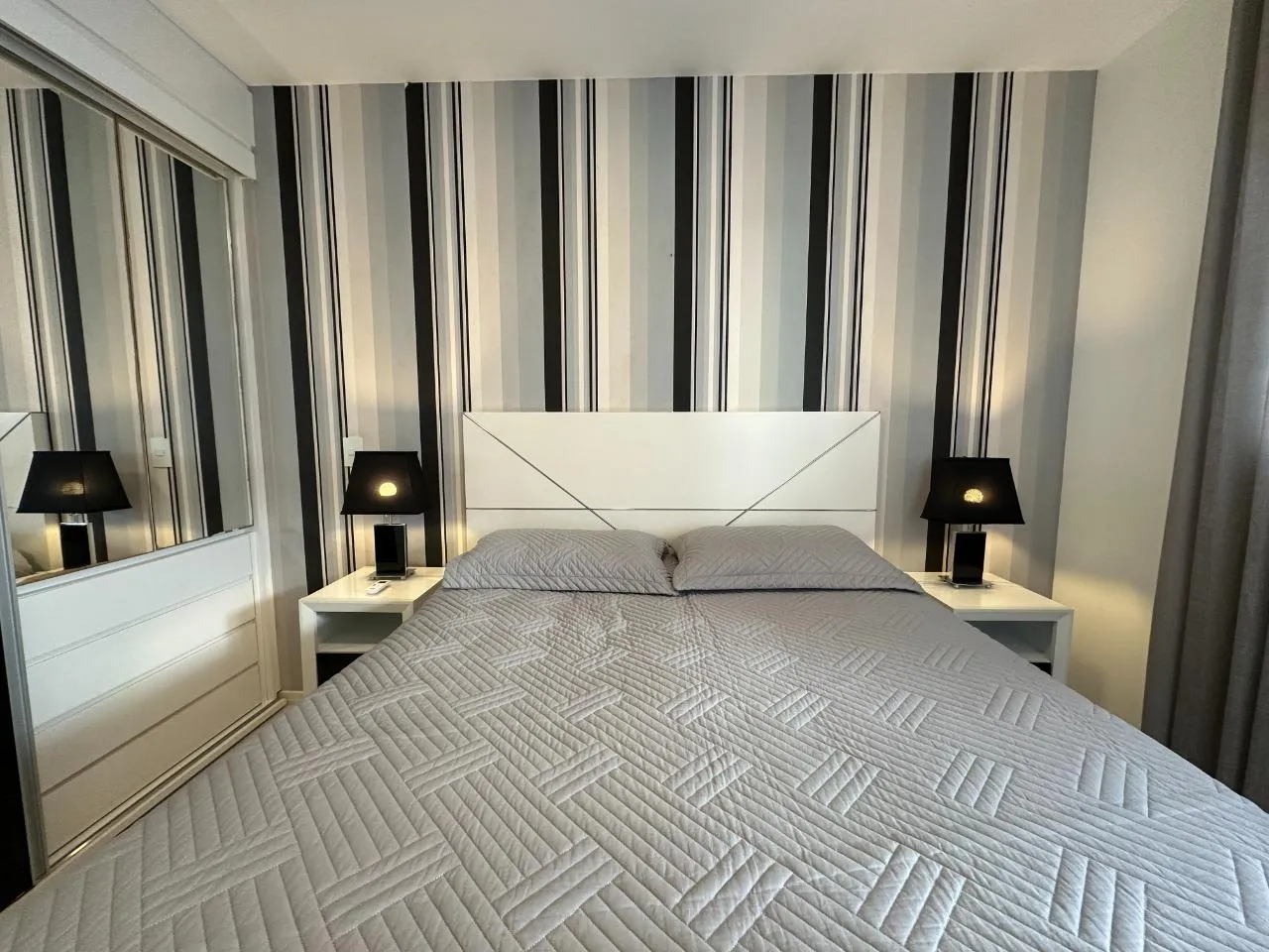 2-bedroom apartment with a glass-enclosed balcony — photo 4