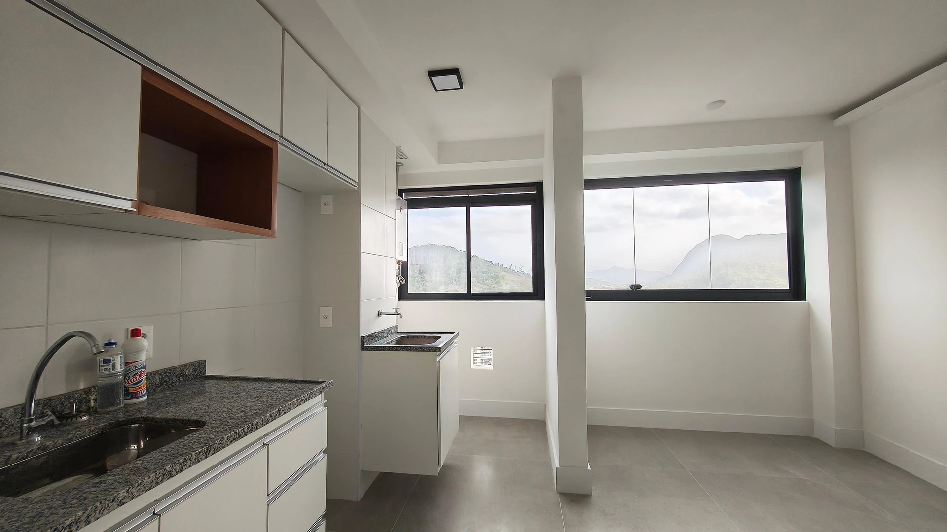 Unfurnished apartment with 2 bedrooms and open-plan kitchen — photo 14