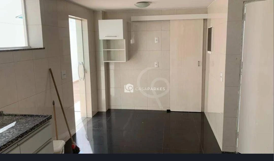 Casa com 6 quartos e cozinha aberta a gás, 450 m² — photo 32