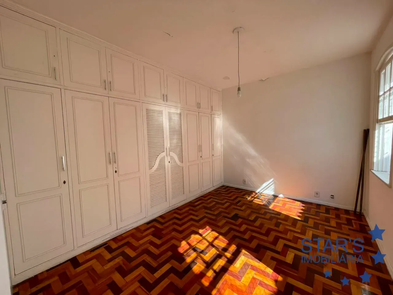 Будинок 250 м² із вікнами від підлоги до стелі — photo 22