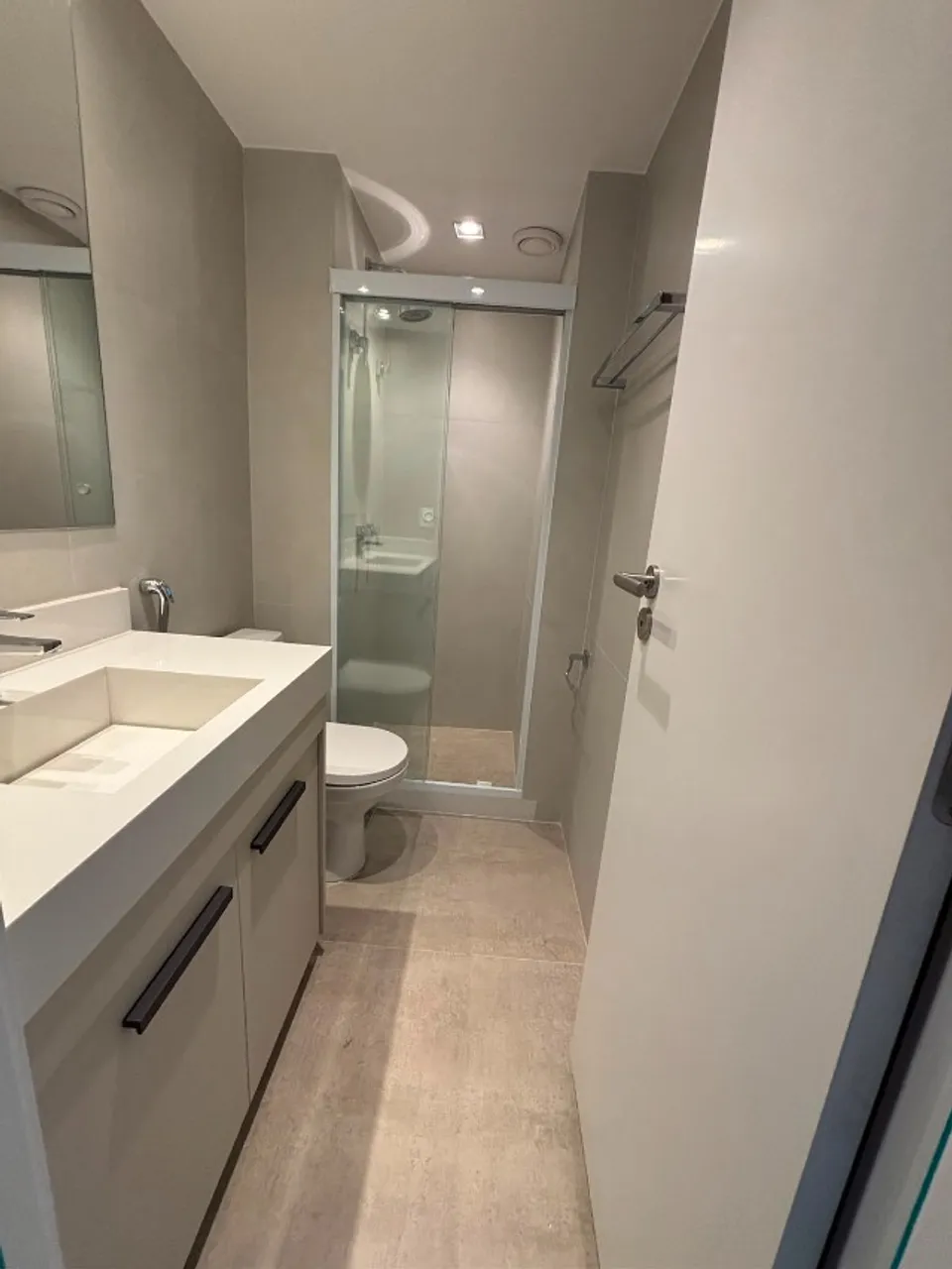 3-bedroom apartment with closed kitchen and gas stove — photo 4