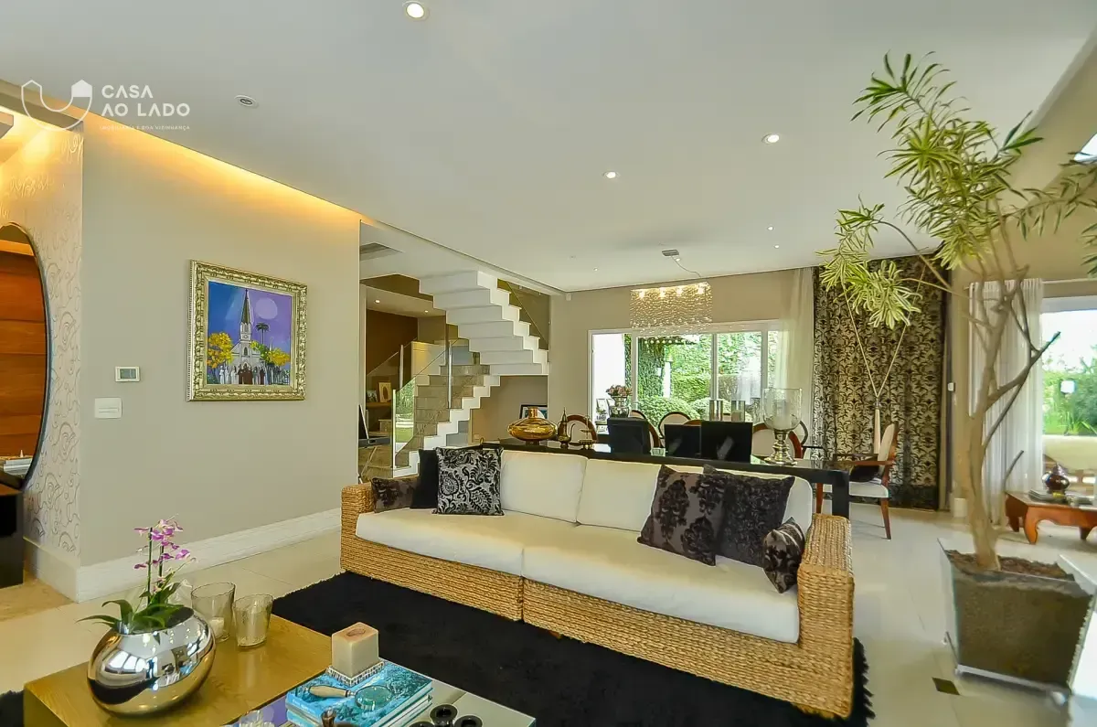 House with 629 m², 4 bedrooms and a balcony — photo 4