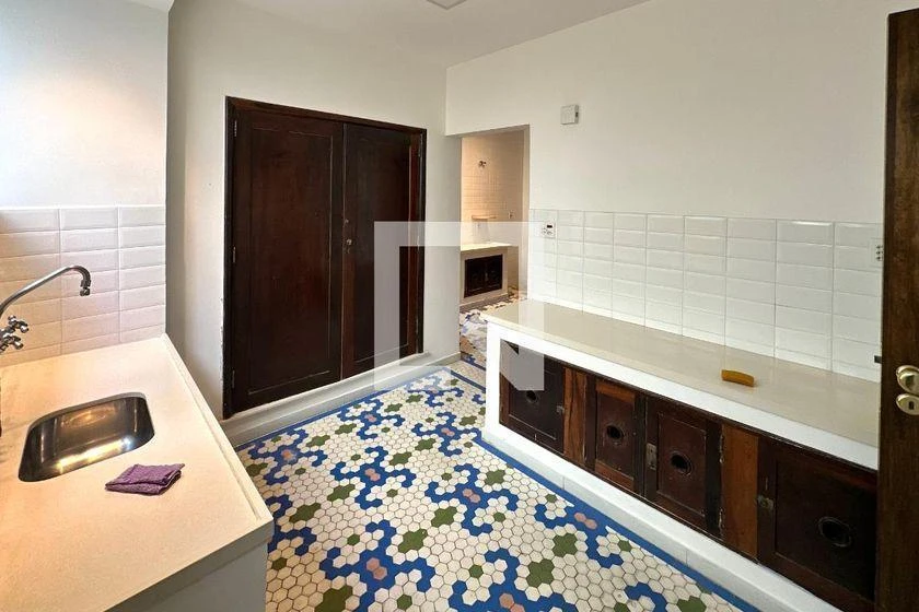 Unfurnished 260 m² apartment with 4 en-suite bedrooms — photo 7