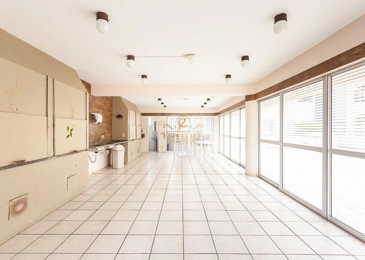 3-bedroom apartment with wood or laminate floors in Curitiba — photo 9