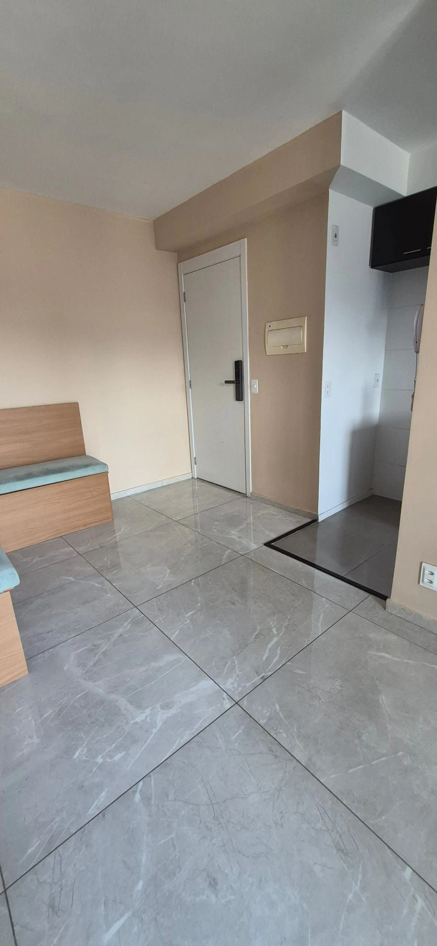 2-bedroom apartment in a building with a gym — photo 3