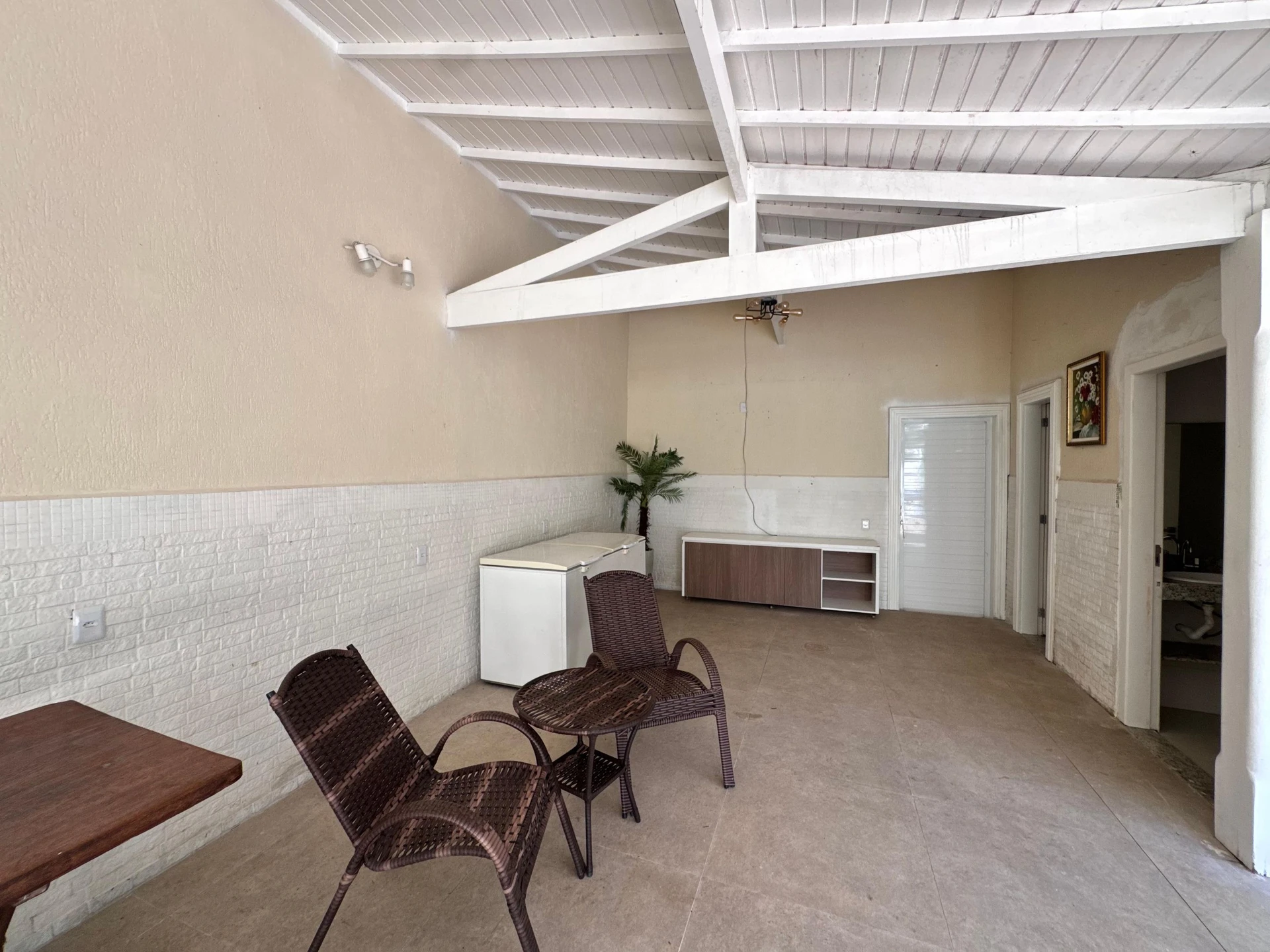 Furnished house with 4 en-suites and 6 bathrooms — photo 57