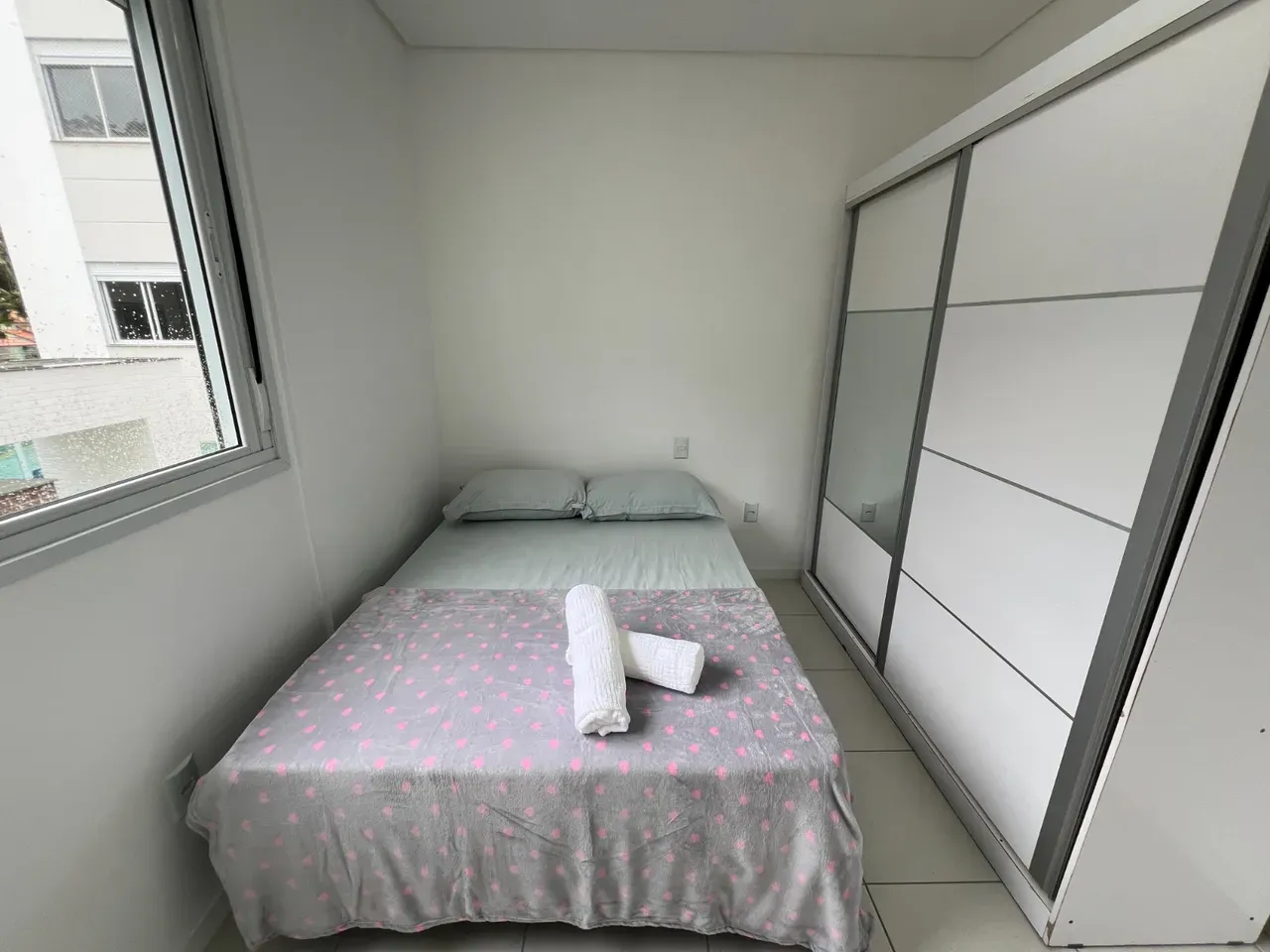 Balcony with a grill in a 3-bedroom apartment, 87 m² — photo 15