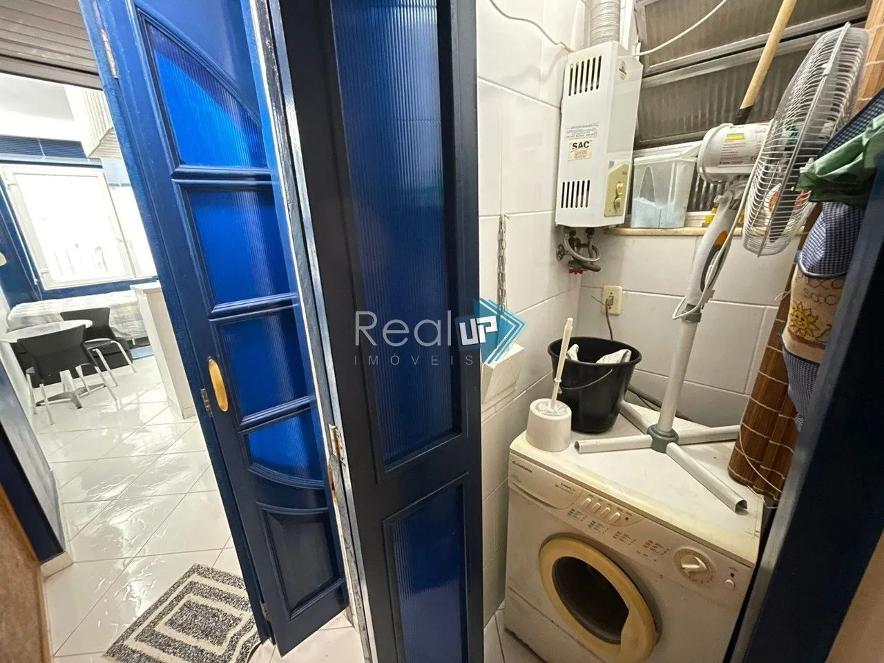 Furnished 1-bedroom apartment with compact kitchenette — photo 10