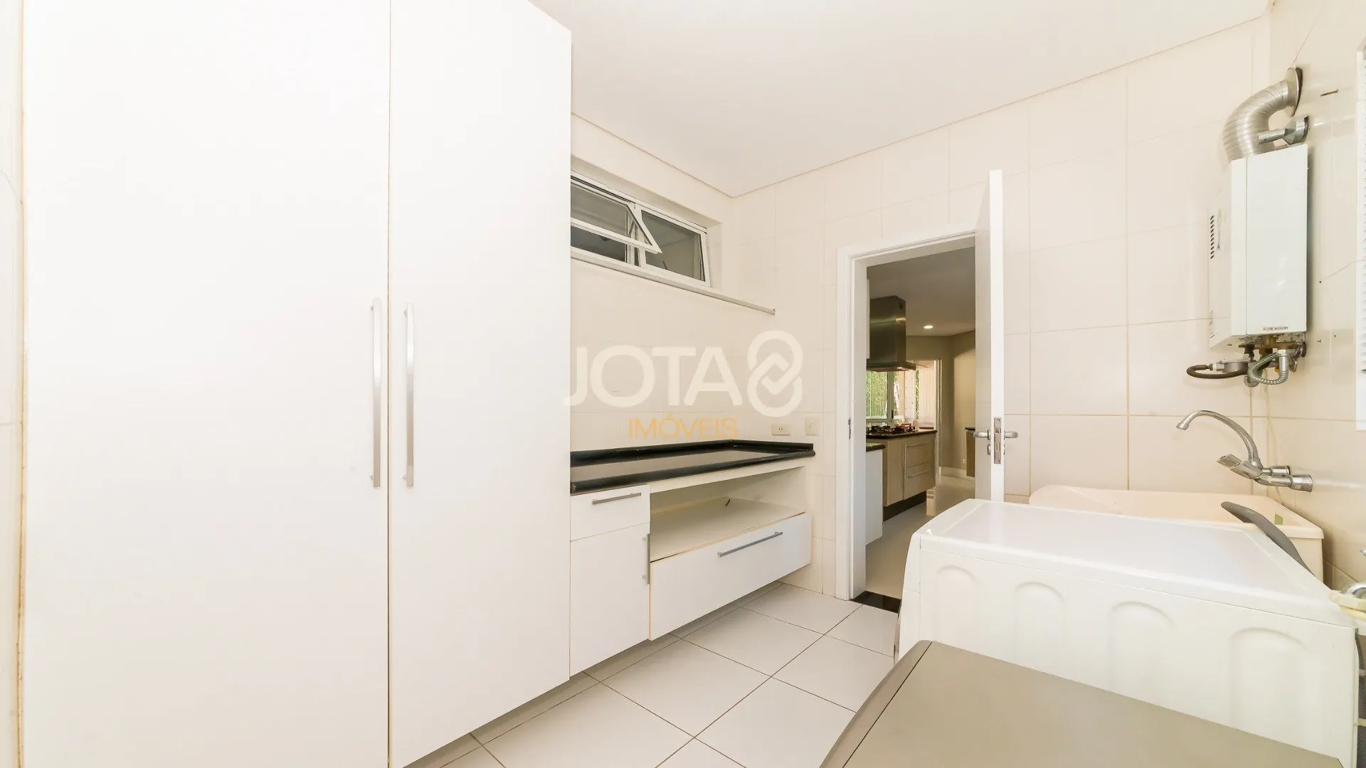 House with 3 bedrooms, 345 m² and 6 parking spaces — photo 17