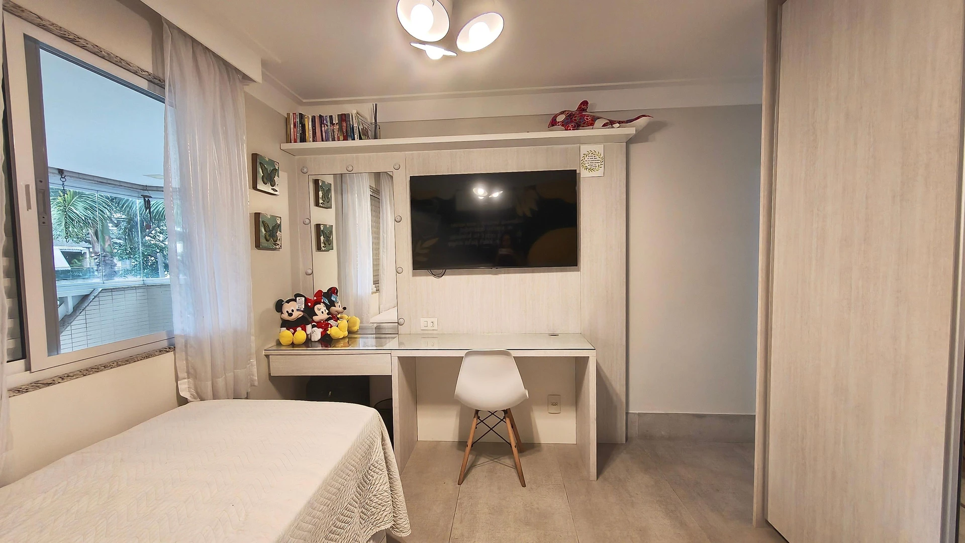 Furnished apartment, 160 m², with a glass-enclosed balcony — photo 18