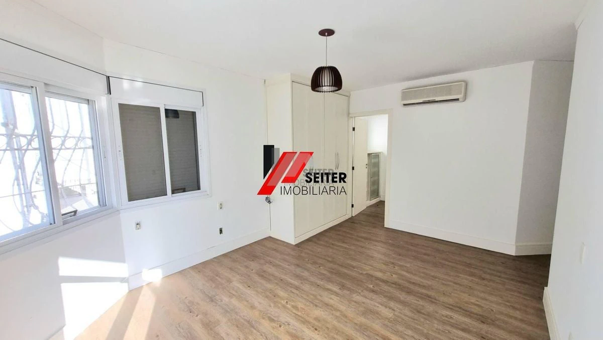 255 m² apartment with a private pool and a bathtub — photo 4