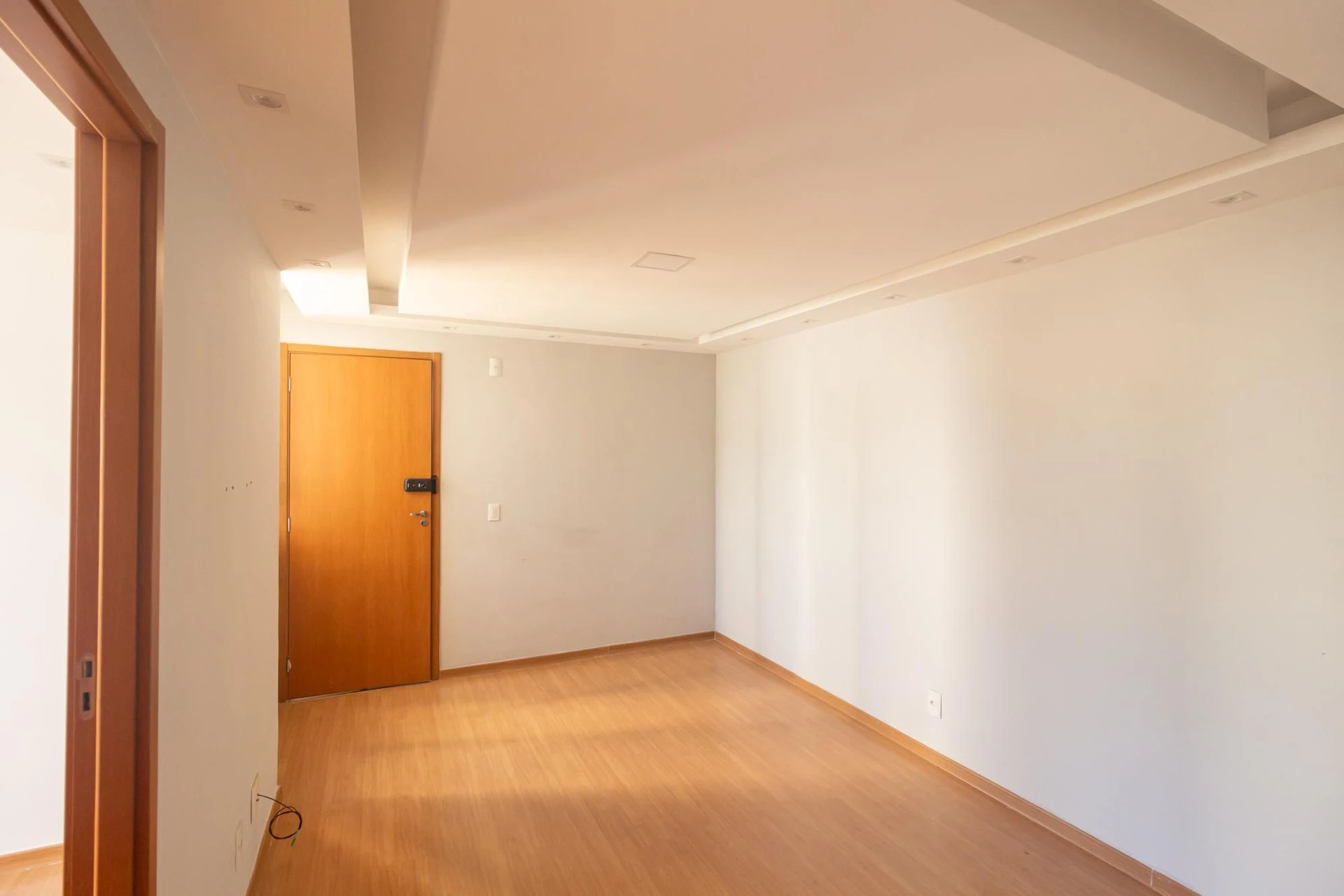 2-bedroom apartment with a laundry area — photo 16