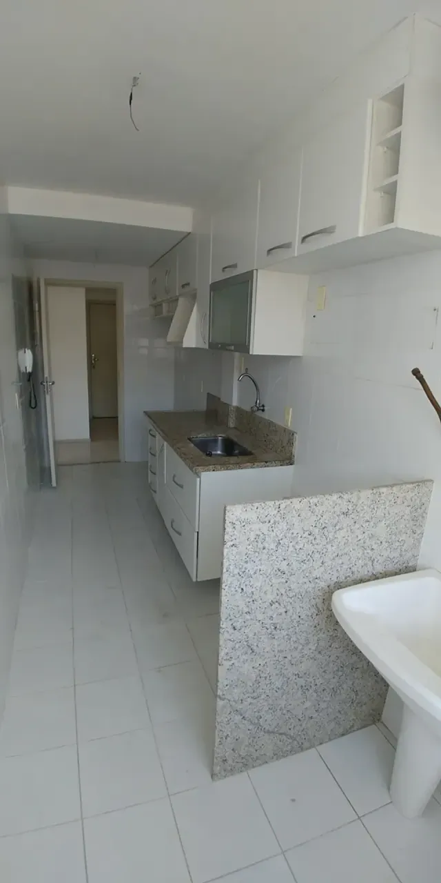 Unfurnished apartment with 3 bedrooms and 2 bathrooms — photo 5