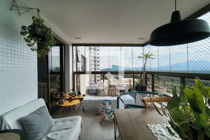 160 m² rental apartment with 4 en-suite rooms and balcony — photo 2