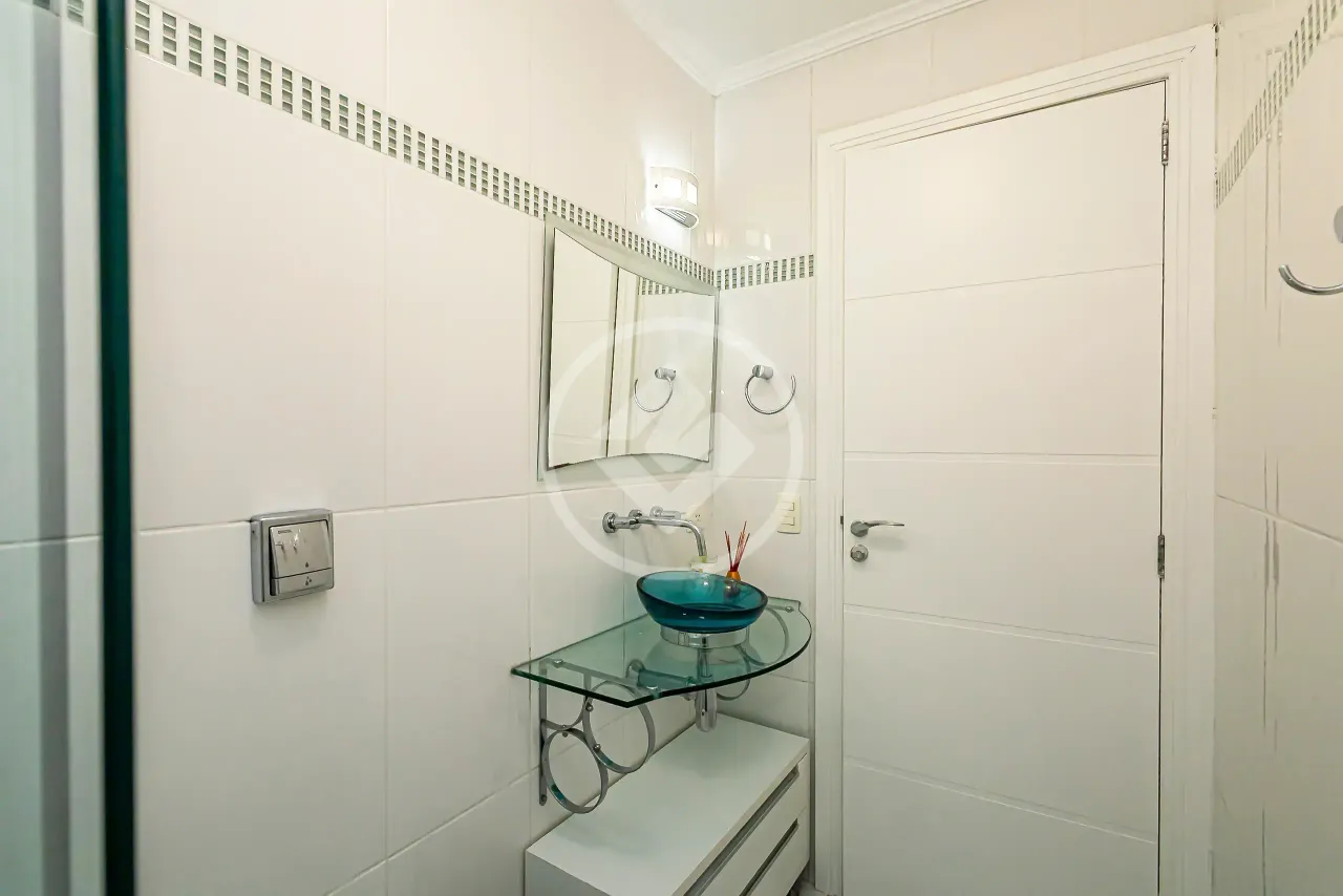 Casa em condomínio com 4 quartos e 270 m² — photo 13