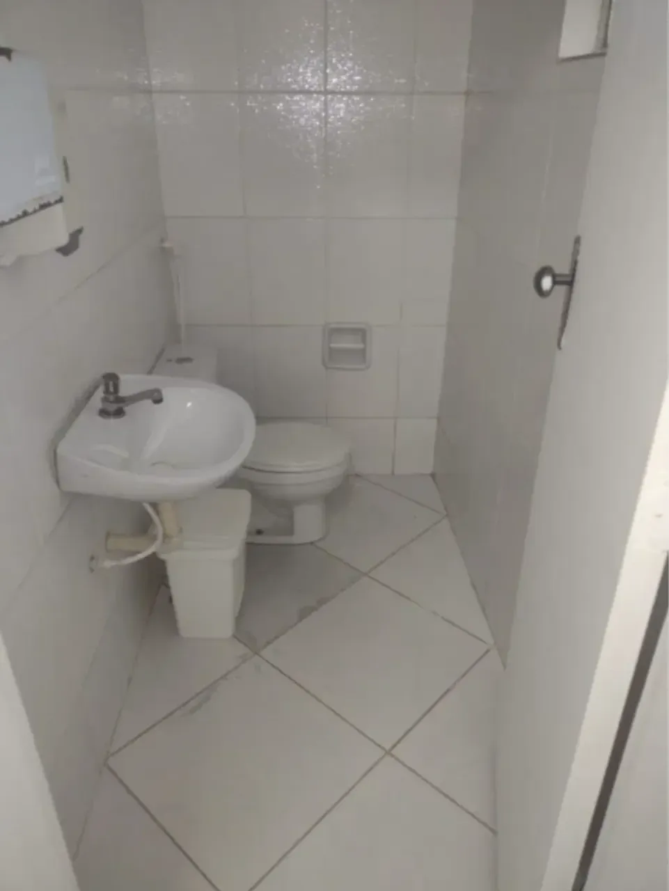 Casa sem mobília com 3 quartos e 1 banheiro — photo 7