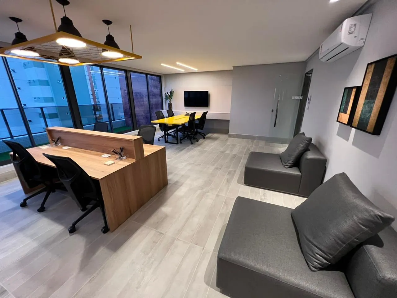 One-bedroom apartment in a building with a gym — photo 8