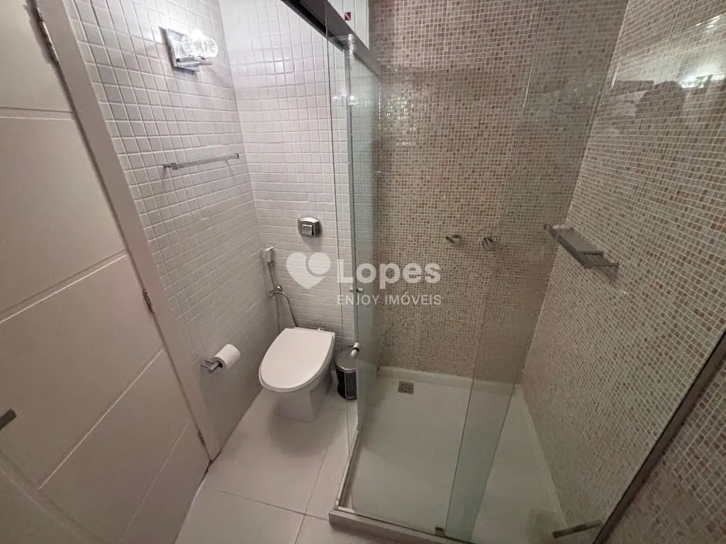 Unfurnished house with 7 bedrooms and 10 bathrooms — photo 16