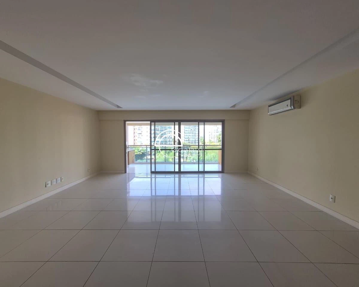 4-bedroom apartment with floor-to-ceiling windows — photo 8