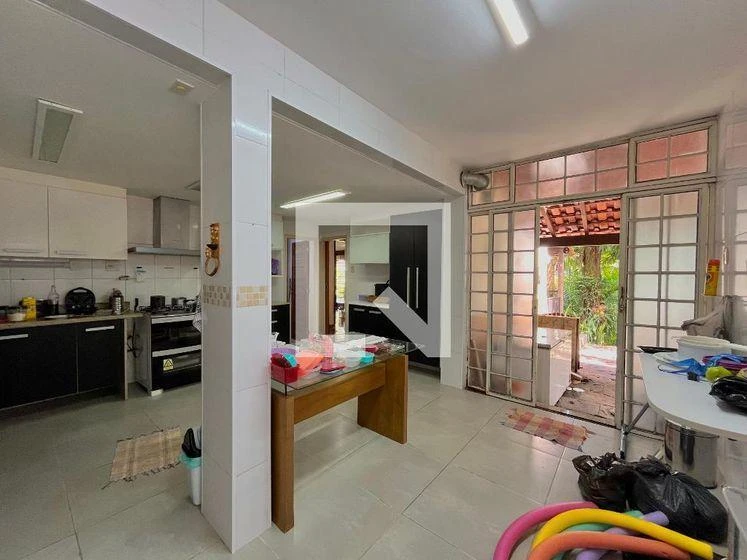 Furnished house, 350 m², with a glass-enclosed balcony — photo 3