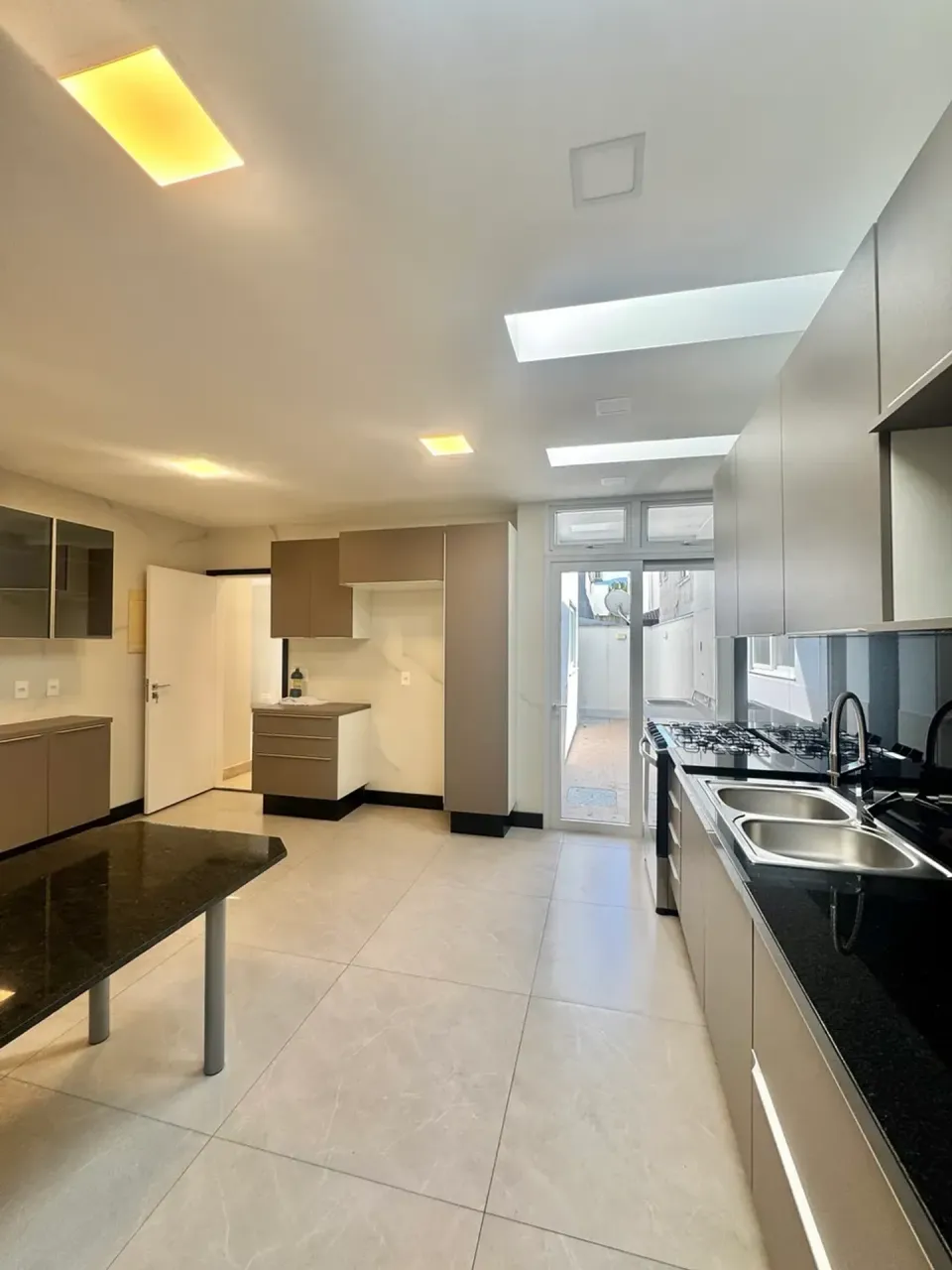 Casa sem mobília com 4 quartos e cozinha fechada a gás — photo 5