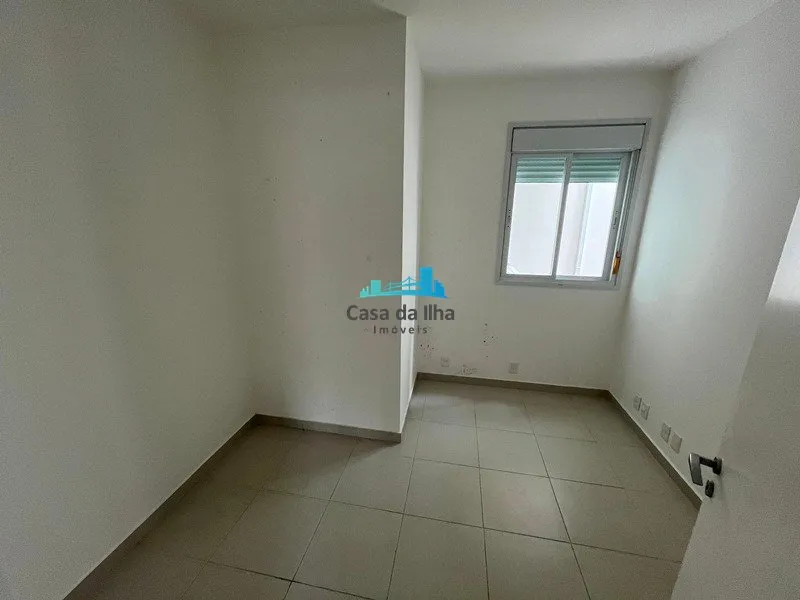 Квартира з 3 спальнями з власною ванною і 216 м² — photo 32