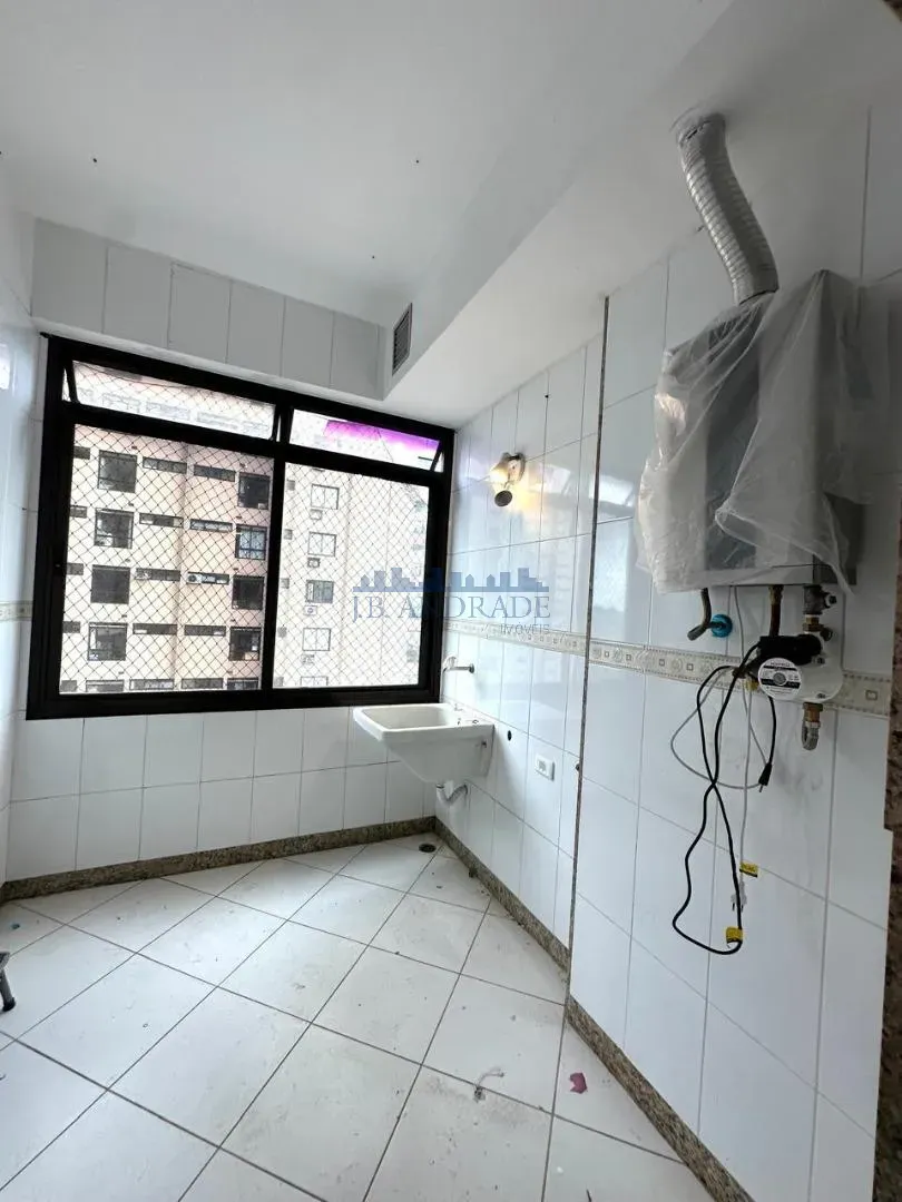 Glass-enclosed balcony in a 4-bedroom apartment, 197 m² — photo 21