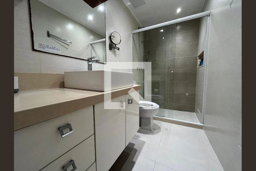 2-bedroom apartment in a building with a gym — photo 32
