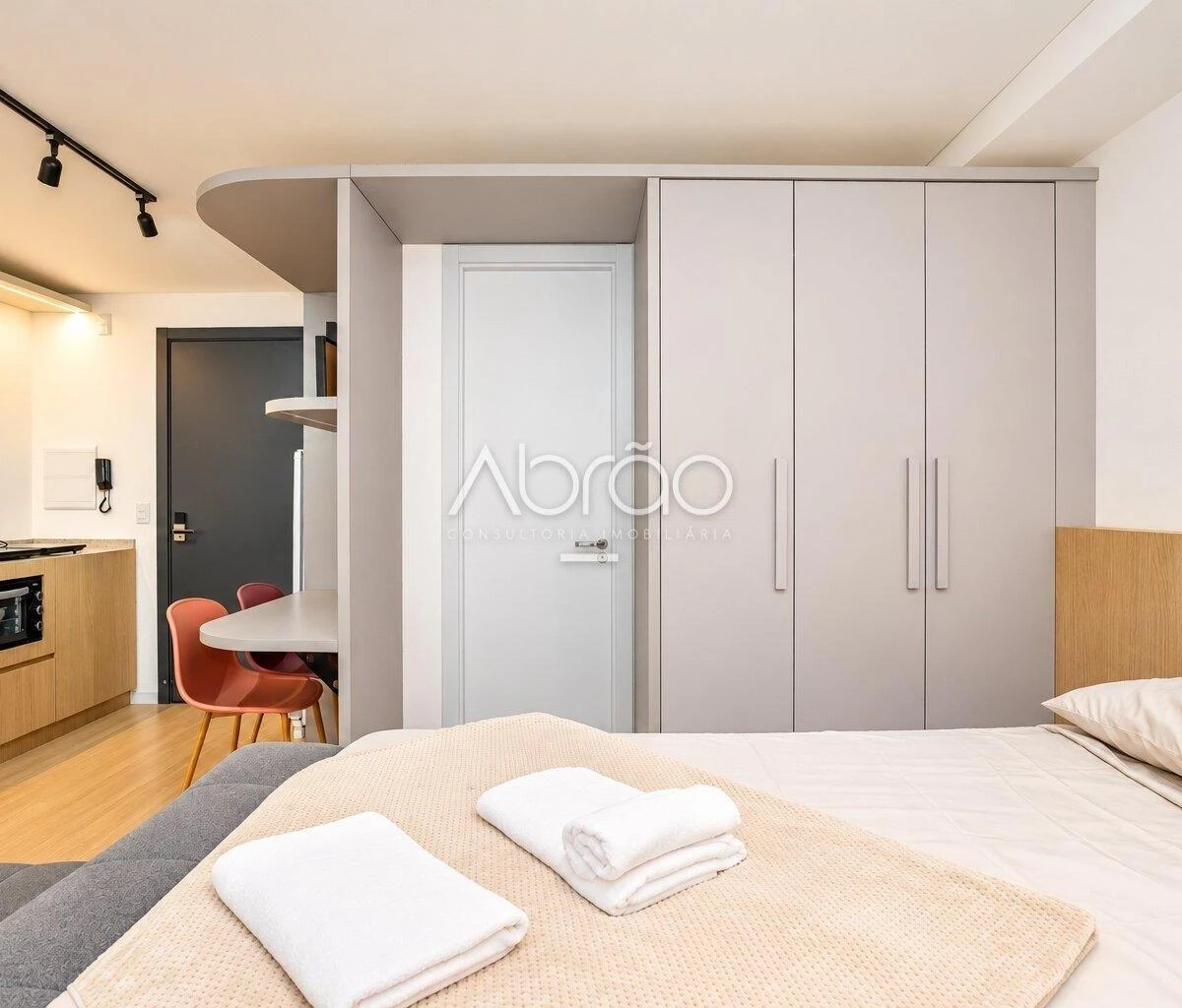 Studio mobiliado, 28 m², com janelas do piso ao teto — photo 19