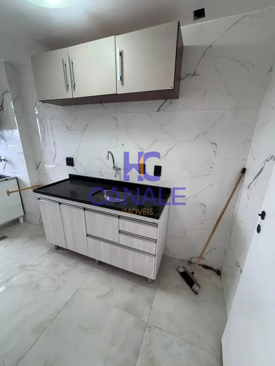 Rental apartment with 2 bedrooms and a balcony — photo 11