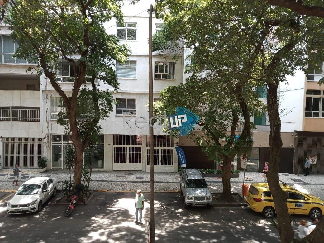 Apartamento com 4 quartos e varanda — photo 36