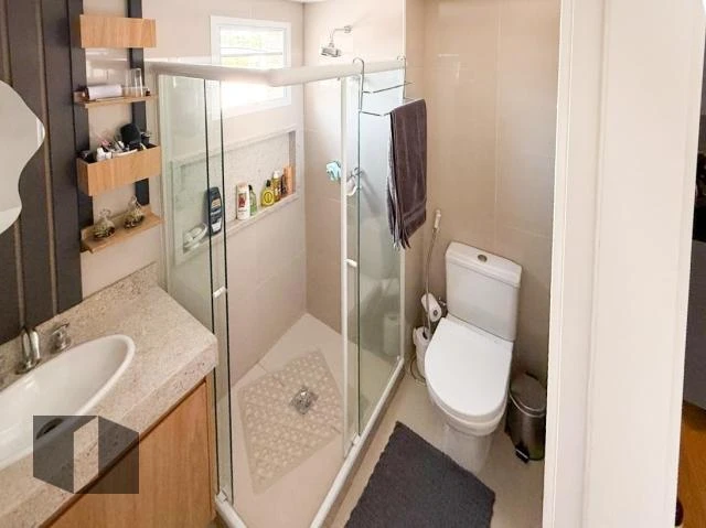 226 m² apartment with 4 en-suite bedrooms and glass balcony — photo 8