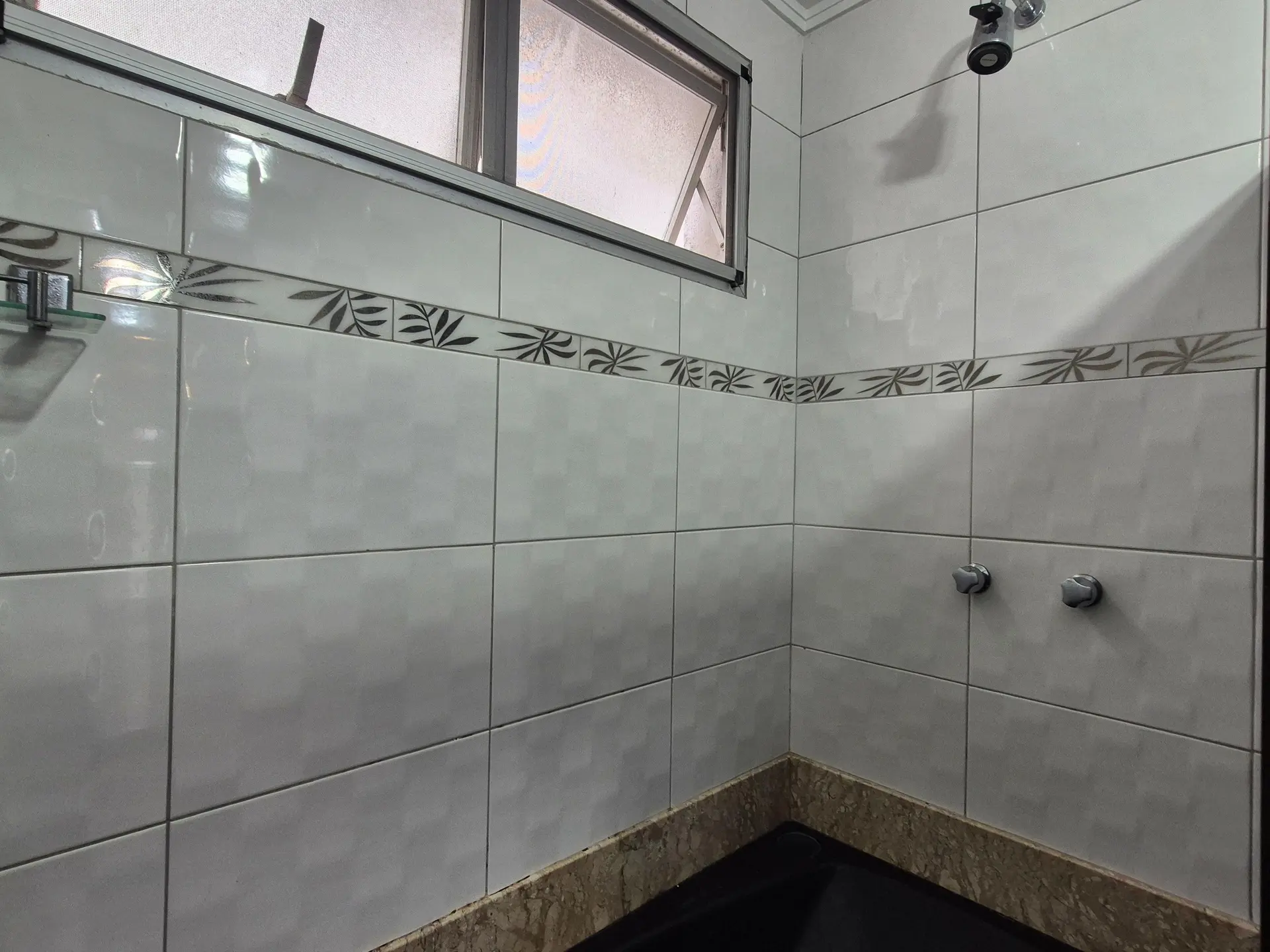 4-bedroom apartment with 3 bathrooms and a balcony — photo 35