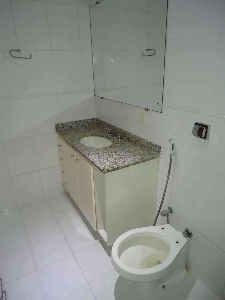 Wood or laminate floors in a 3-bedroom apartment, 107 m² — photo 13