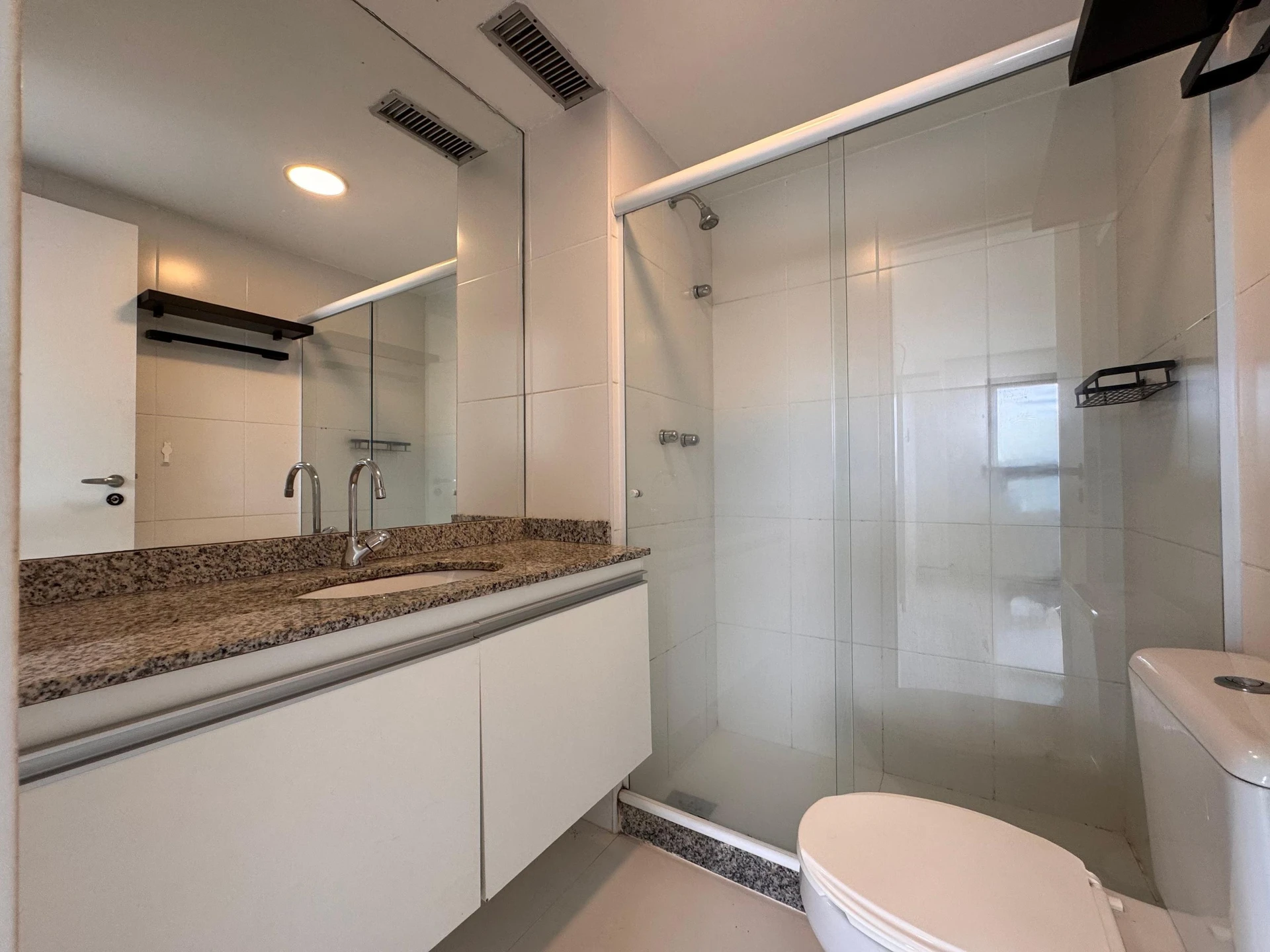 Rental apartment with 2 bedrooms, 1 en-suite bath — photo 4