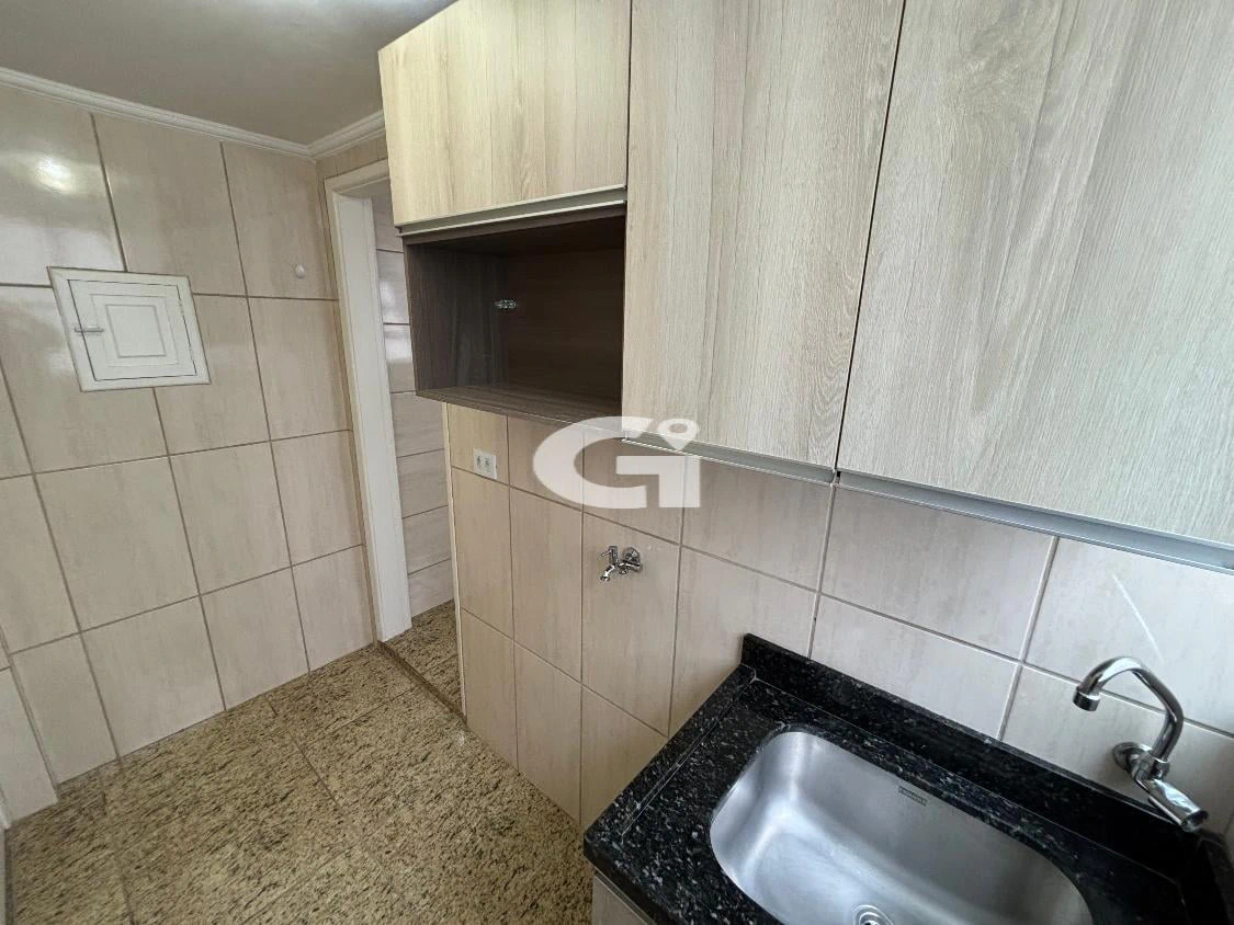 2-bedroom apartment with wood or laminate floors — photo 14