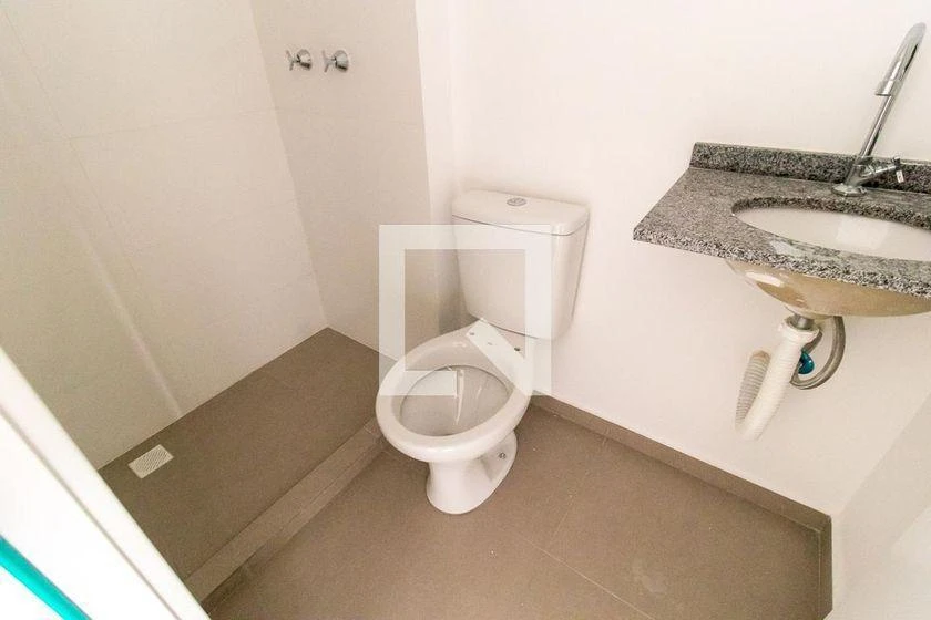 One-bedroom apartment in a building with a gym — photo 8