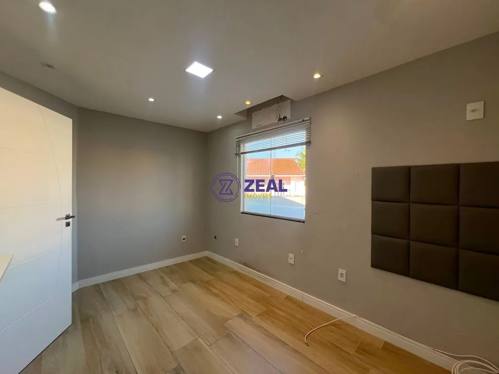 Casa de 280 m² com janelas do piso ao teto e varanda gourmet — photo 21