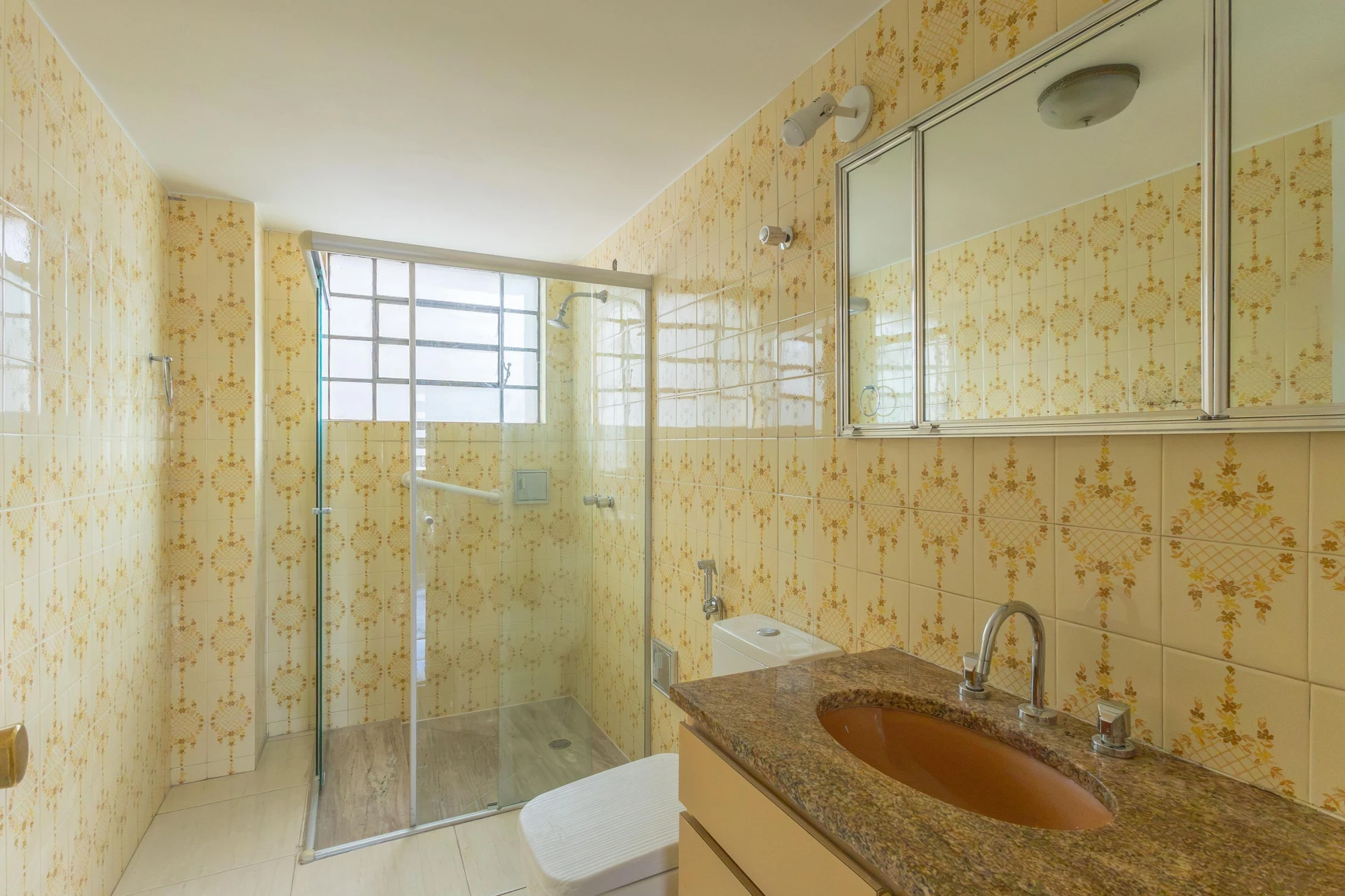 Furnished apartment, 283 m², with a glass-enclosed balcony — photo 36