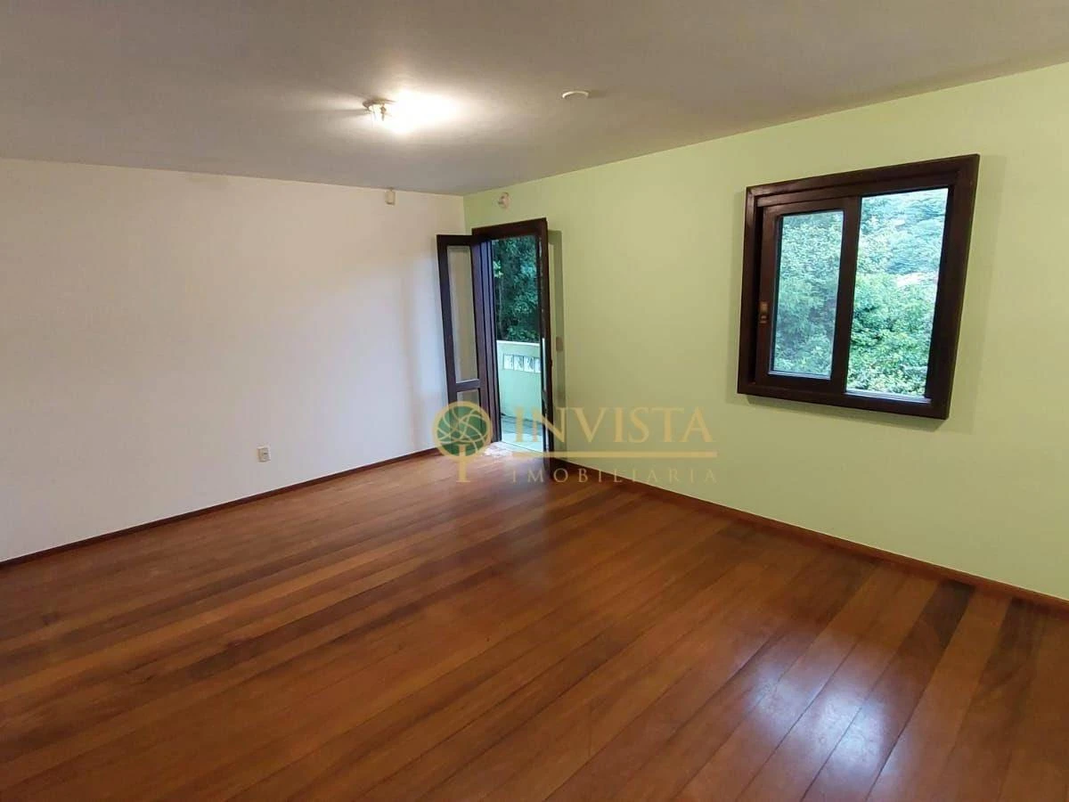 Балкон з грилем та 3 спальні: будинок 735 м² — photo 21