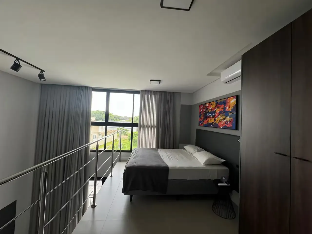 One-bedroom apartment with floor-to-ceiling windows — photo 10