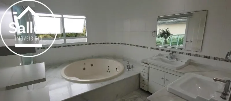 Casa sem mobília com 4 quartos, 5 banheiros e varanda — photo 31