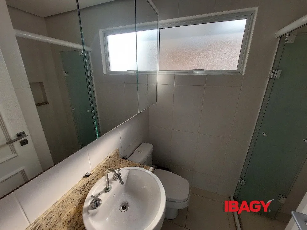 Furnished apartment with 3 en-suite bedrooms — photo 24