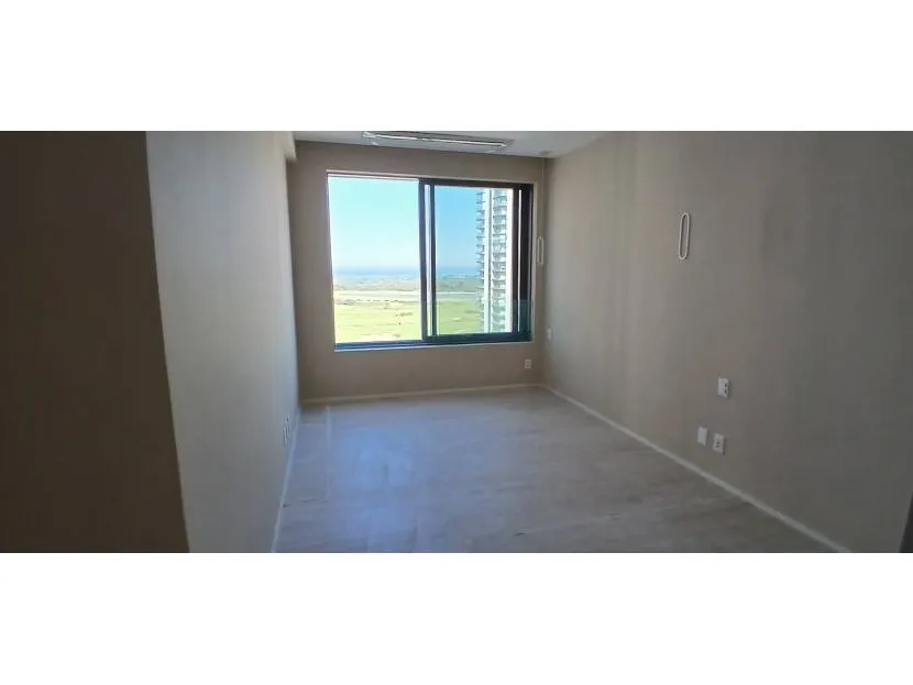 Unfurnished 3-bedroom apartment with 5 bathrooms — photo 7