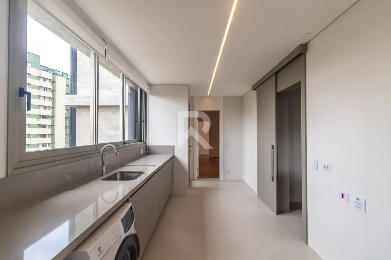 Apartment with 3 en-suite bedrooms and open kitchen — photo 38